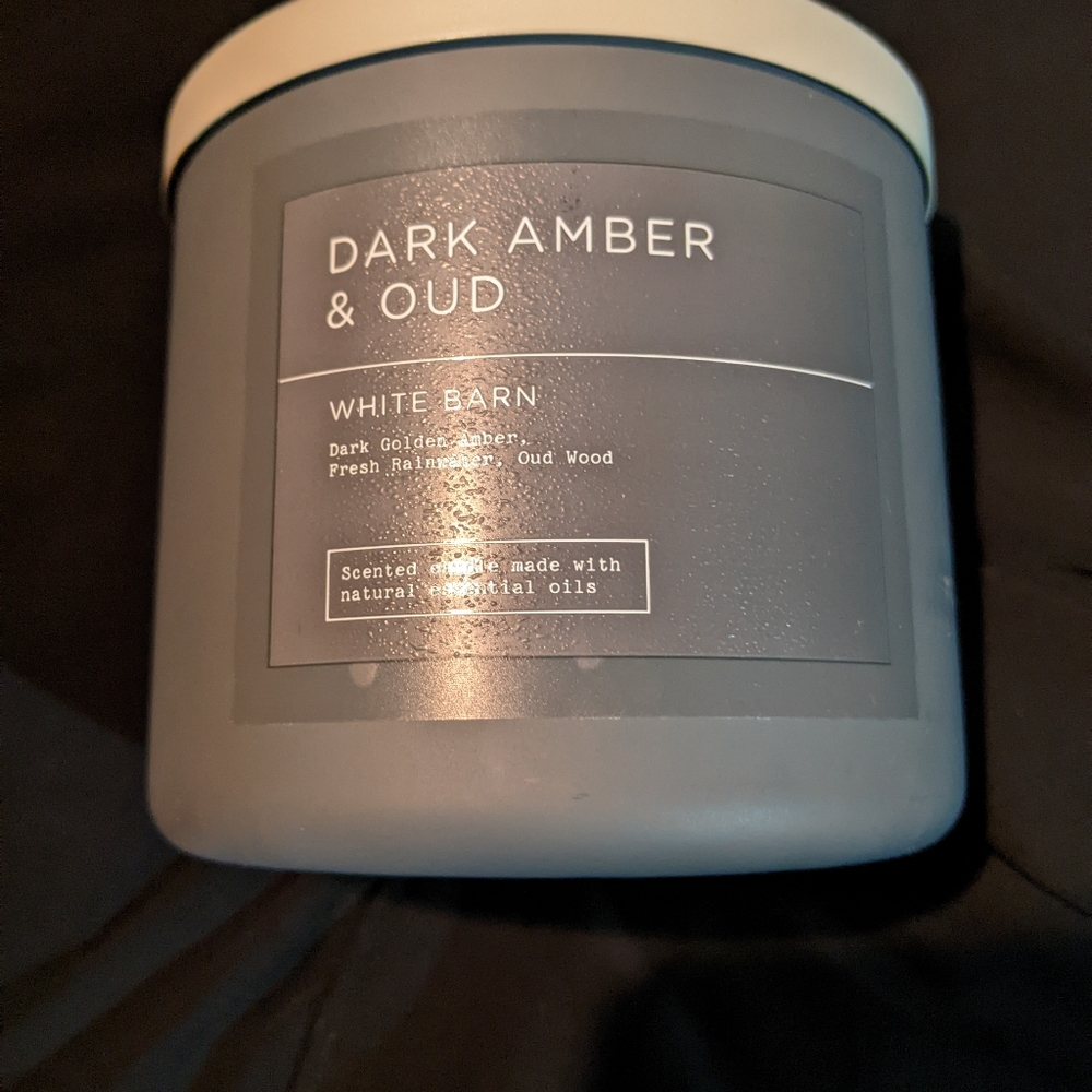 Dark amber and oud candle by bath and body works